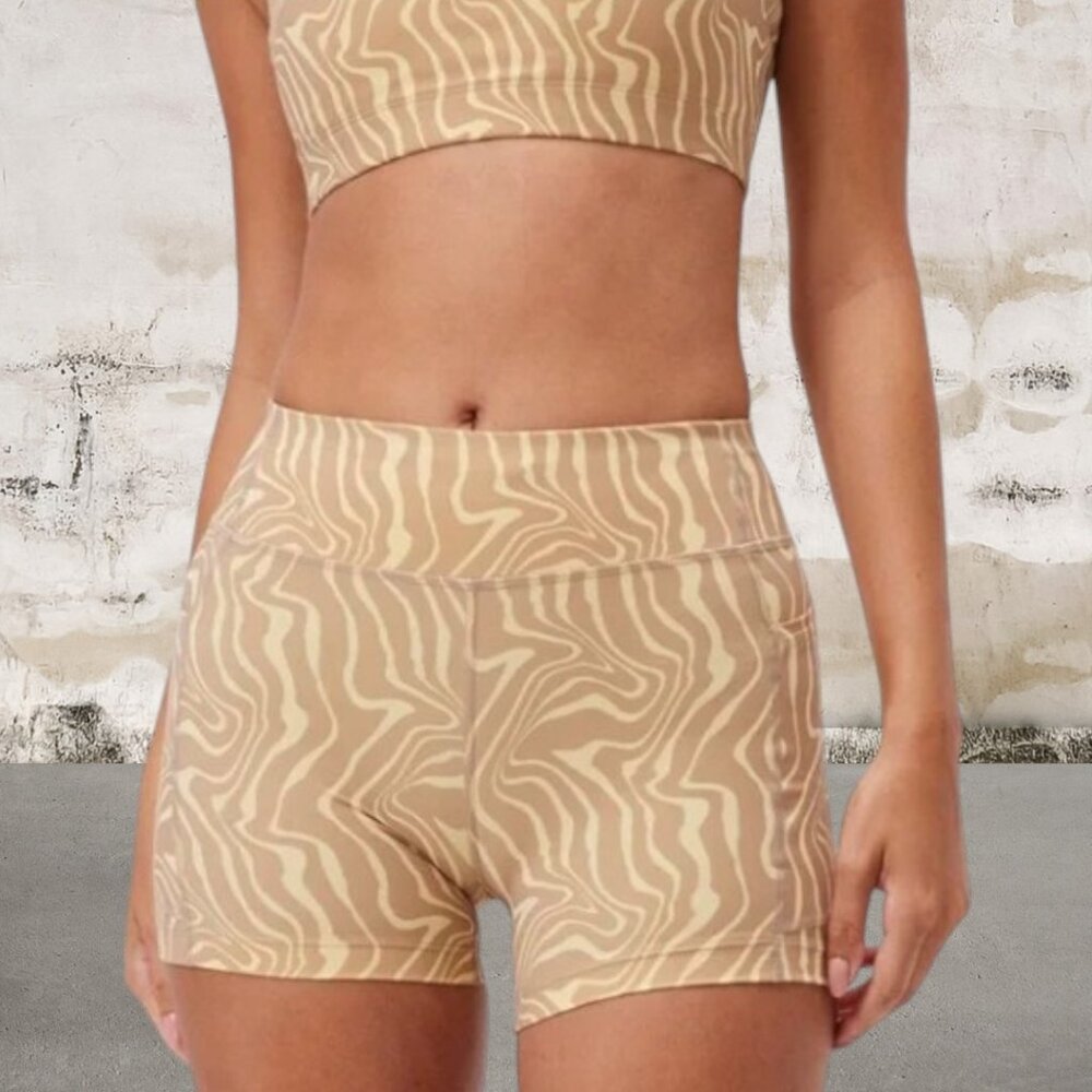Outdoor Voices NWT Superform 3.5" Bike Shorts in Pampas Swirl Size Medium